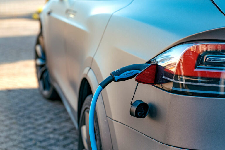 Read more about the article Przedsiębiorcy coraz bardziej zainteresowani autami elektrycznymi